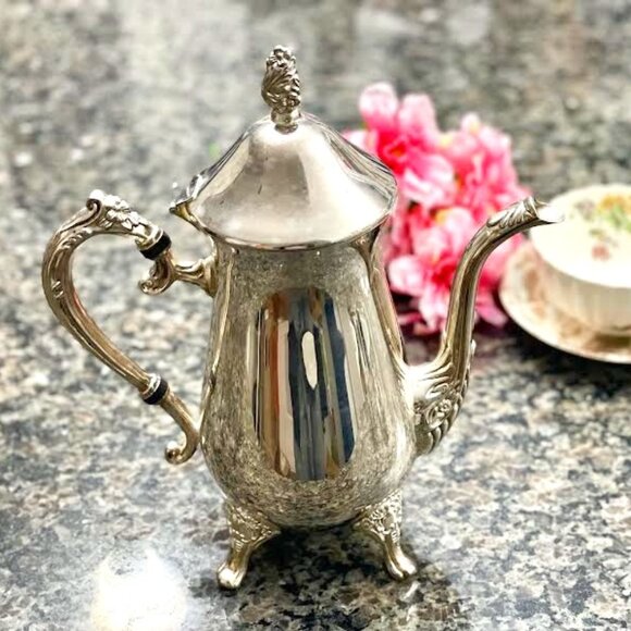 Elegant Polished Silver Plated Tea/Coffee Lidded Pot Vintage Teapot Teaware - Picture 1 of 14